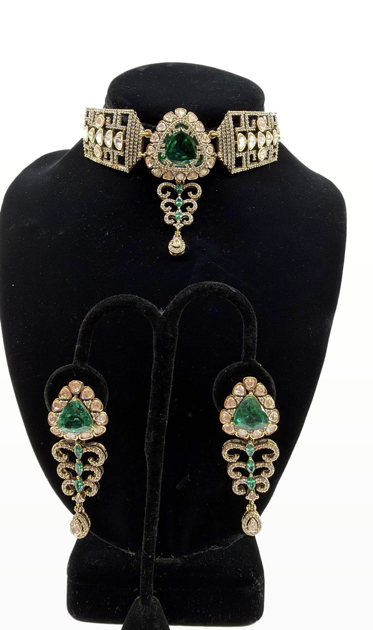 Emerald Lattice Polki Choker Set necklace and earrings on clean background