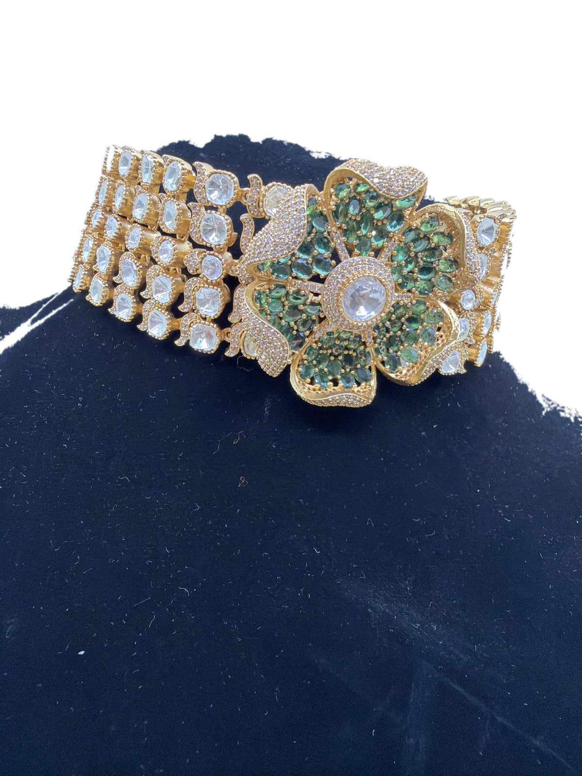 Emerald Bloom Polki Choker Set, medallion close-up