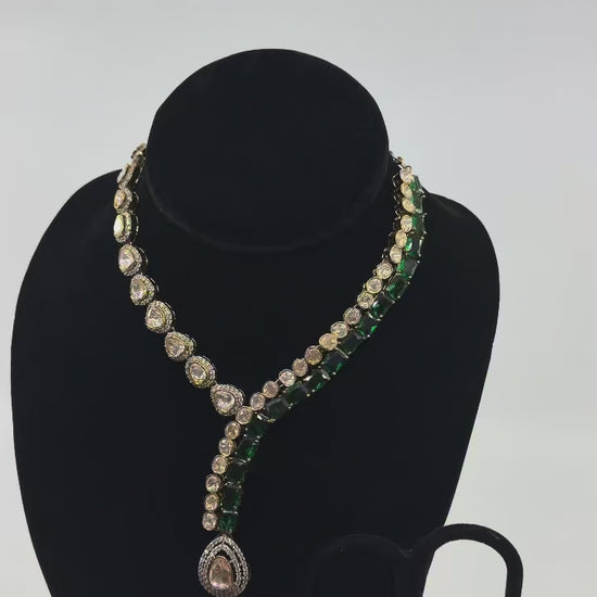 Emerald Polki Y-Neck Set rotating on turntable