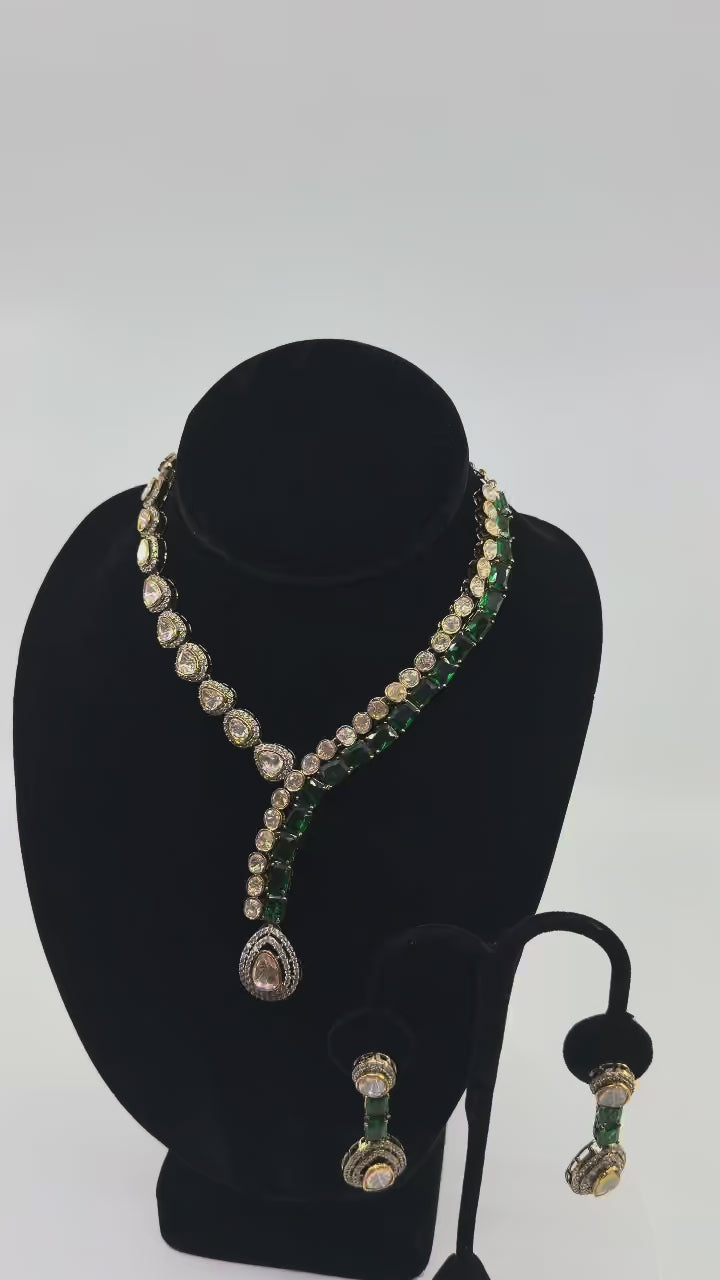 Emerald Polki Y-Neck Set rotating on turntable