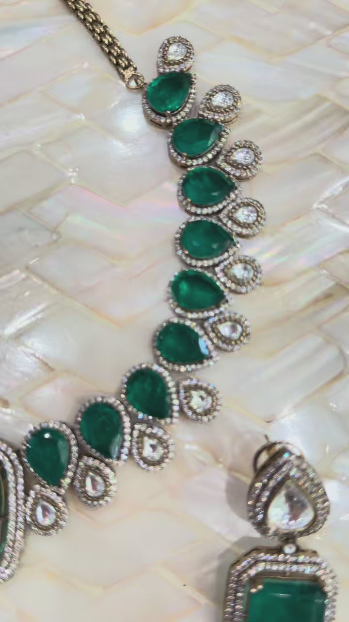 Emerald Cushion Set - product video
