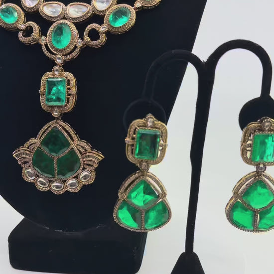 Emerald Fan Polki Set rotating on turntable